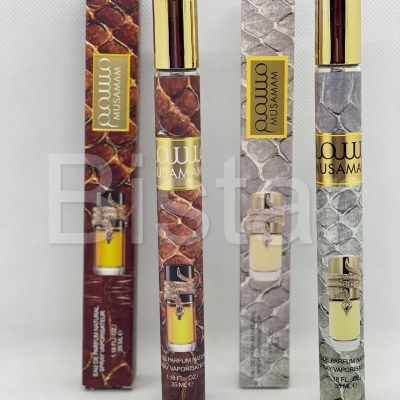 Dois frascos de perfume Musamam com padrão de pele de cobra em castanho e cinza e tampas douradas