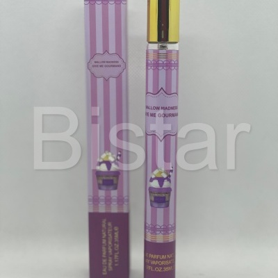 Perfume Mallow Madness com caixa e frasco listrados rosa e lilás e tampa dourada