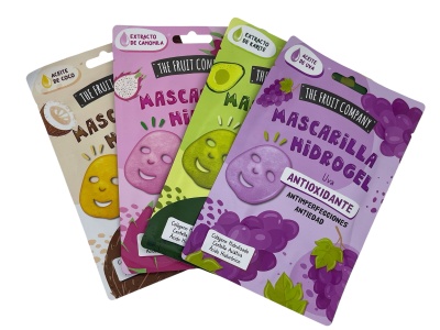 Embalagens coloridas de mascarilhas hidrogel com ilustrações de frutas e texto descritivo.