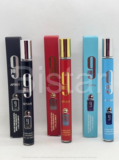 Três frascos de perfume AFNAN preto, vermelho e azul com embalagens correspondentes