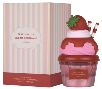 Perfume Lattafa BERRY ON TOP GIVE ME GOURMAND em frasco decorativo com morango e caixa rosa