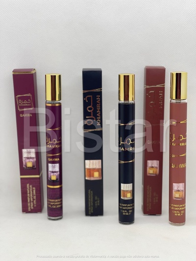 Três frascos de perfume spray com caixas coloridas e detalhes dourados