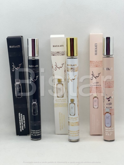 Três frascos de perfume HAYAATI com caixas coloridas e texto em árabe e inglês.