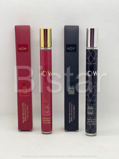 Frascos de perfume NOW em vermelho com dourado e preto com prateado em fundo branco.