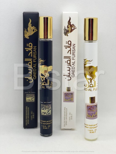 Frascos de perfume preto e branco com ilustração de cavalo dourado e texto QAED AL FURSAN.