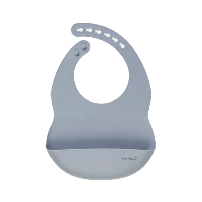 Babete cinzento em silicone com bolso e fecho ajustável