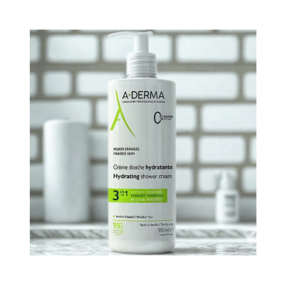 Frasco branco de creme de duche hidratante A-DERMA com doseador