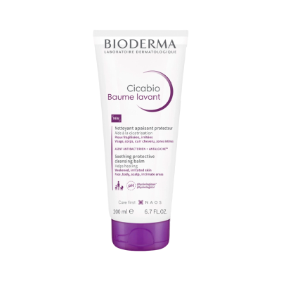 Frasco branco com tampa roxa de Bioderma Cicabio Baume lavant