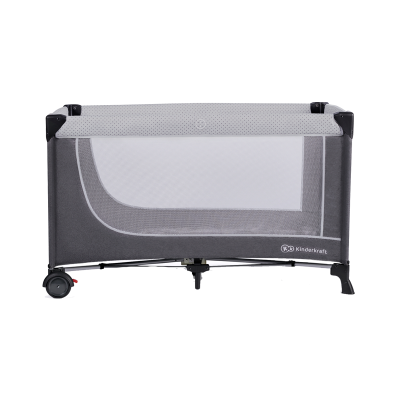 Berço de viagem cinzento com laterais de rede e rodas