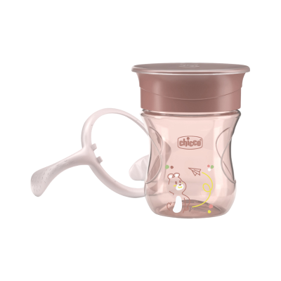 Copo de transição transparent com tampa rosa e pega lateral da marca Chicco.
