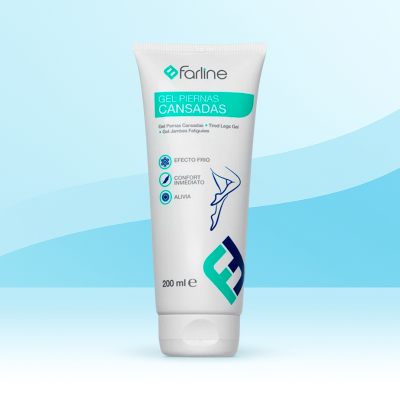 Frasco branco de gel para pernas cansadas Farline 200 ml em fundo azul claro.
