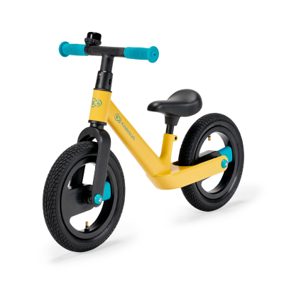 Bicicleta de equilíbrio infantil amarela com punhos azuis e pneus pretos.