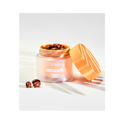 frasco de cápsulas Sunisdin Vit A C Ultra com tampa laranja e cápsulas castanho-avermelhadas