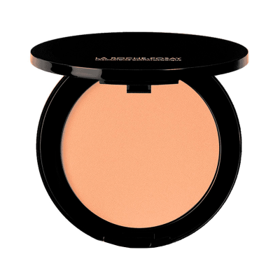 Pó compacto de maquilhagem bege claro em embalagem redonda preta com tampa
