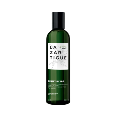 Frasco verde escuro com champô Lazartigue e rótulo branco