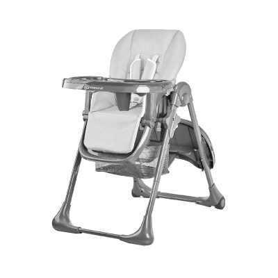 Cadeira alta para bebé cinza e bege com bandeja e cinto de segurança.