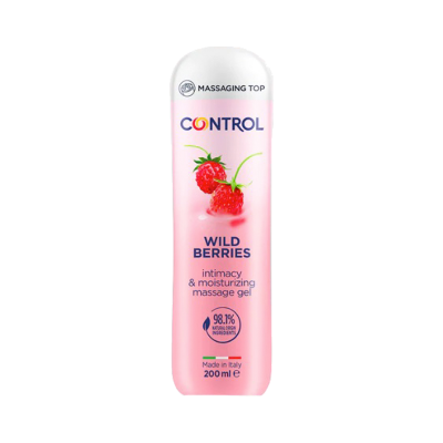Garrafa rosa de gel de massagem Control Wild Berries com morangos e texto em inglês