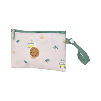Bolsa pequena creme com padrão de palmeiras, furgões, e sóis, fecho verde e alça lateral