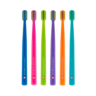 Seis escovas de dentes coloridas CURAPROX CS 5460 ortho