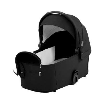 Carrinho de bebé preto com interior branco e capota ajustável