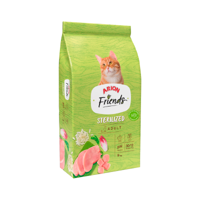 Embalagem verde de ração para gatos com gato e texto ARION by Friends Sterilized Adult