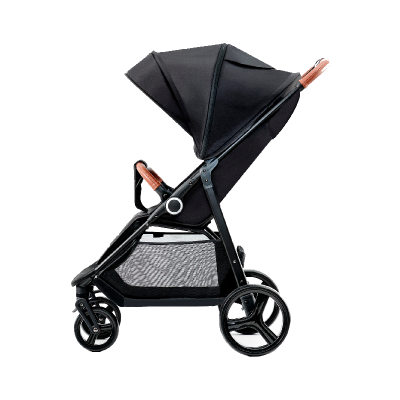 Carrinho de bebé preto com punhos castanhos