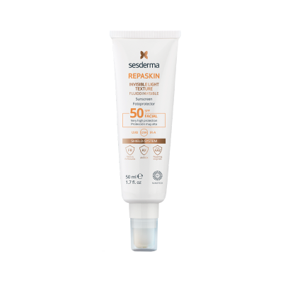 Tubo branco de protetor solar facial Sesderma Repaskin SPF 50 50ml com texto castanho e laranja.