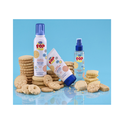 Produtos Chicco POP Kids & Teens com bolachas claras em fundo azul