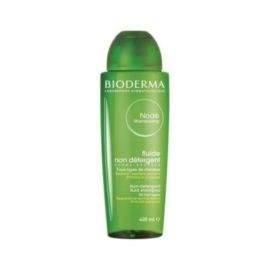 Frasco verde de shampoo Bioderma Nodé