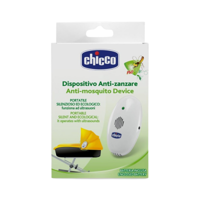 Embalagem branca de dispositivo anti-mosquito Chicco com texto em verde e azul e imagem do dispositivo e carrinho de bebé.