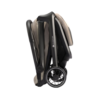 Carrinho de bebé dobrado com estrutura preta e tecido bege