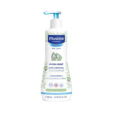 Loção corporal Hydra Bebé Mustela 500ml com tampa doseadora azul e ilustrações de abacates