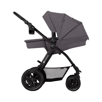 Carrinho de bebé cinza escuro com estrutura preta e rodas