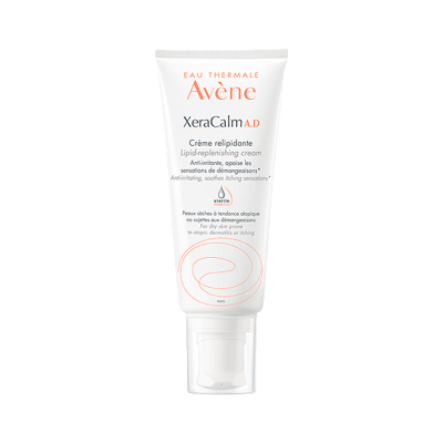 Frasco branco de creme Avène XeraCalm A.D com tampa transparente