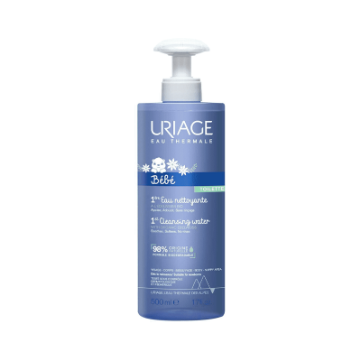 Frasco azul translúcido com doseador branco do produto Uriage Bébé 1st Cleansing water