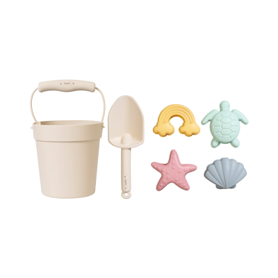 Conjunto de brinquedos de praia com balde bege, pá e moldes coloridos de arco-íris, tartaruga, estrela do mar e concha