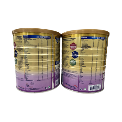 Duas latas douradas e lilás de suplemento alimentar com tabelas nutricionais e código de barras