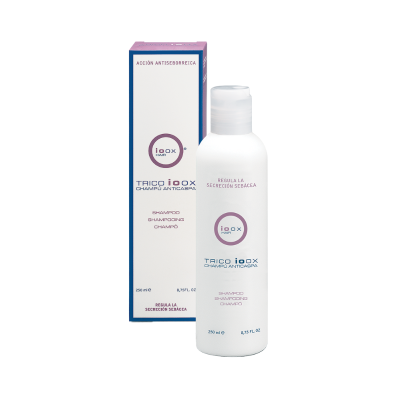 Champô anticaspa Trico 100X com frasco branco e embalagem azul e branca