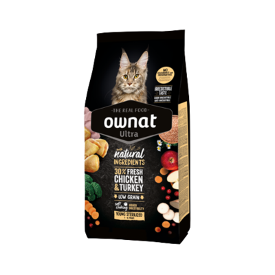 Saco preto de comida Ownat Ultra com gato cinzento e texto sobre ingredientes naturais e frango e peru fresco