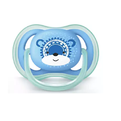 Chucha de bebé azul com desenho de urso.