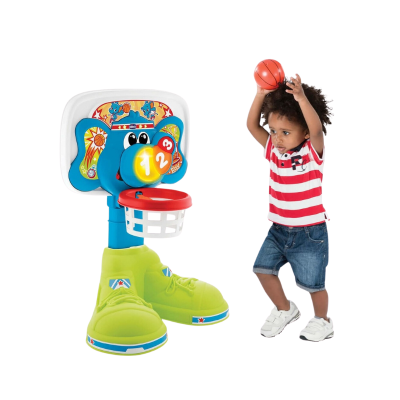 Cesto de basquetebol infantil colorido com criança a jogar