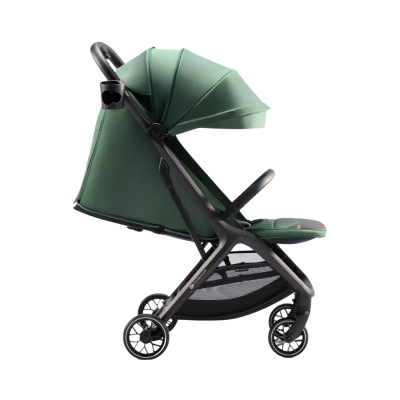 Carrinho de bebé verde com estrutura preta e rodas pequenas