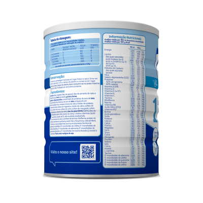 Lata de leite em pó com rótulos azuis e brancos e informações em português.