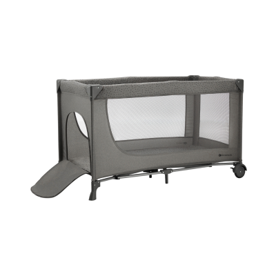 Parque de bebé cinza com malha e estrutura metálica