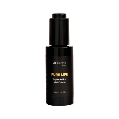 Frasco preto de gel creme com texto AOKlabs PURE LIFE Triple Action Gel Cream