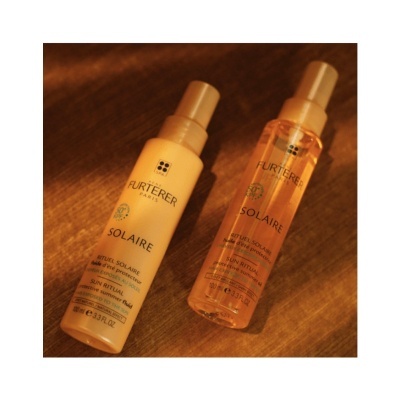 Dois frascos de spray FURTERER PARIS SOLAIRE sobre madeira