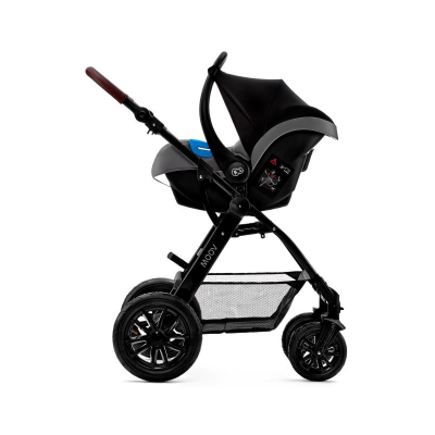 Carrinho de bebé Moovy preto com assento auto e rodas em fundo branco