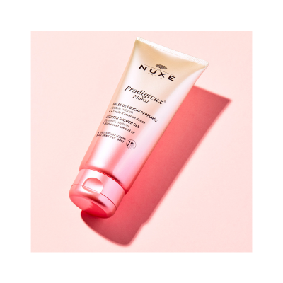 Frasco cor-de-rosa e creme do gel de banho NUXE Prodigieux Floral