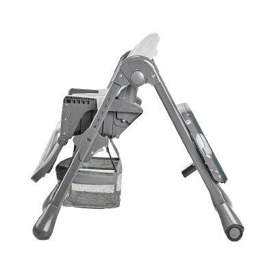 Cadeira alta para bebé cinza e bege com cesto em rede e rodas na base