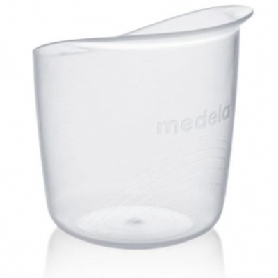 Recipiente de plástico transparente com bico e marcações de medição